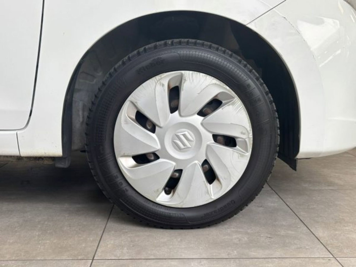 Suzuki Celerio 1.0 Dualjet S&S Style (8)