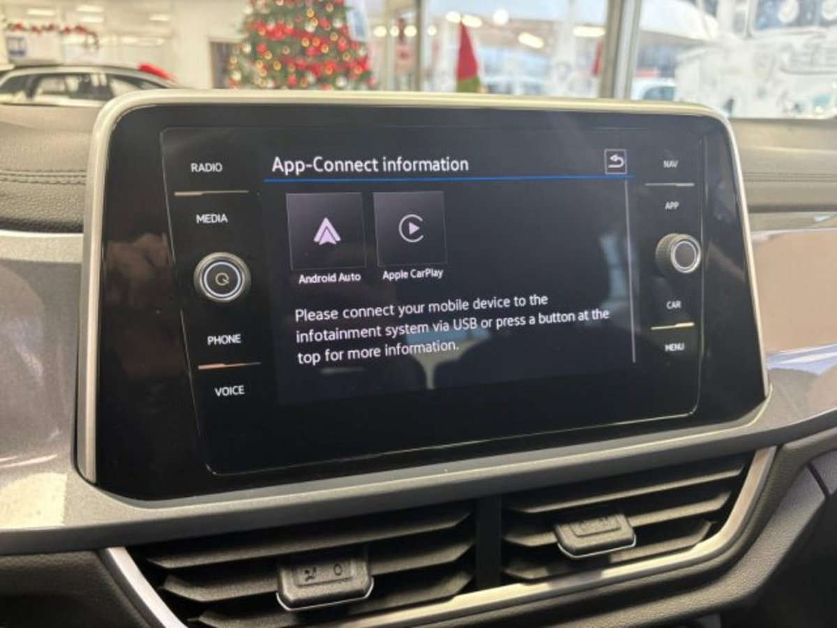 Volkswagen T-Roc 1.0 tsi Style 115cv (13)