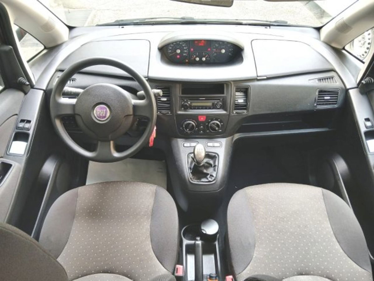 Fiat Idea 1.2 16V BlackLabel (14)