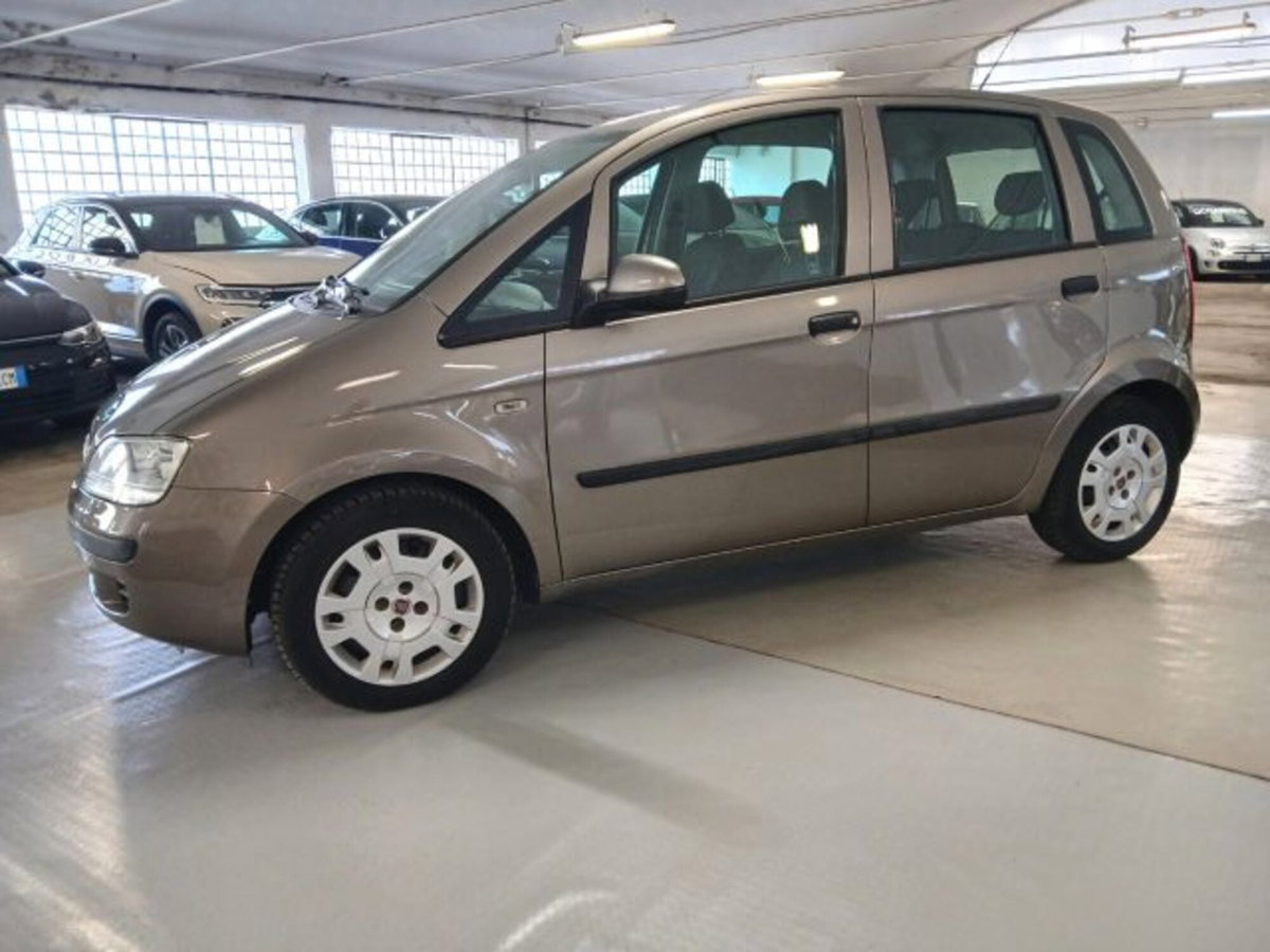 Fiat Idea 1.2 16V BlackLabel (3)
