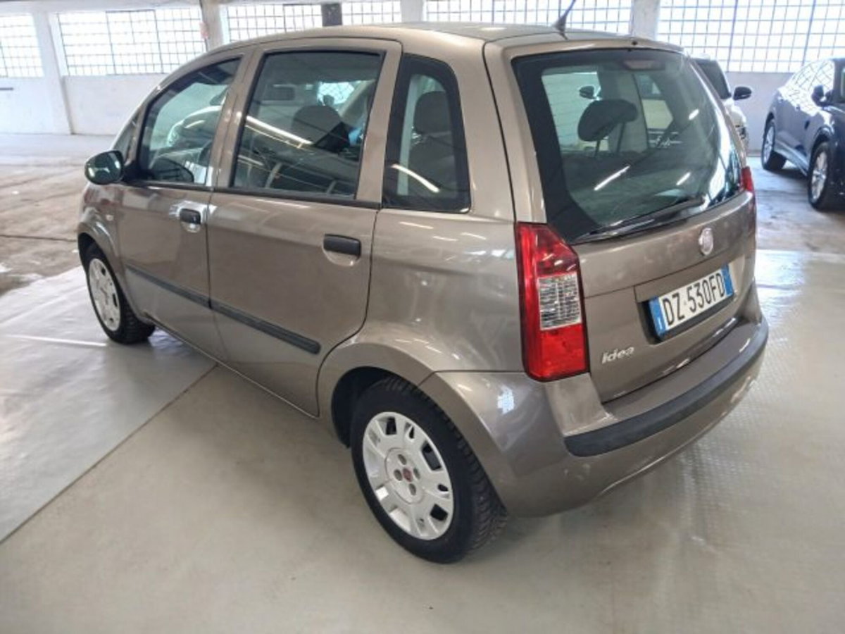 Fiat Idea 1.2 16V BlackLabel (4)