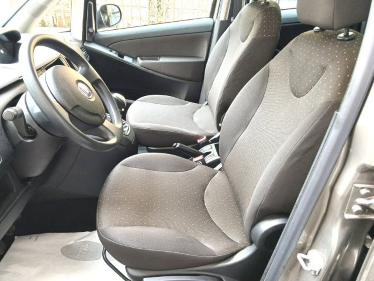 Fiat Idea 1.2 16V BlackLabel (9)