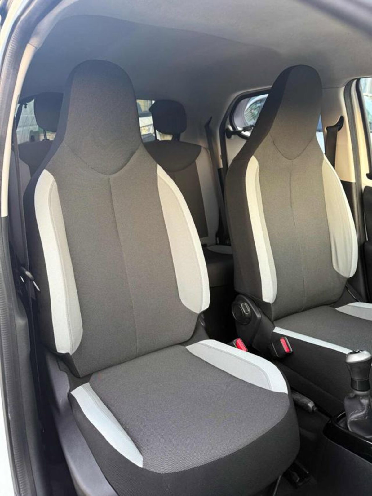 Toyota Aygo 1.0 VVT-i 69 CV 5 porte x-cool (10)