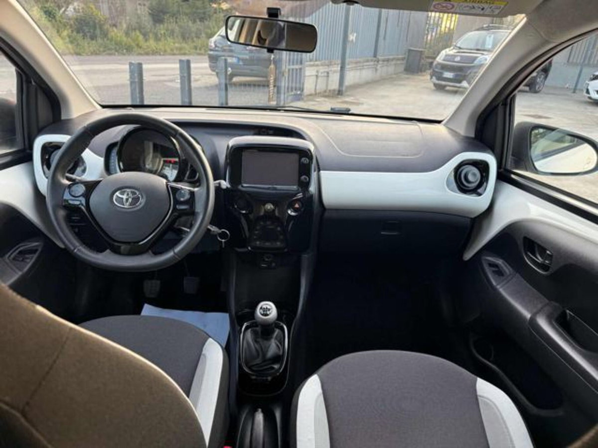 Toyota Aygo 1.0 VVT-i 69 CV 5 porte x-cool (12)