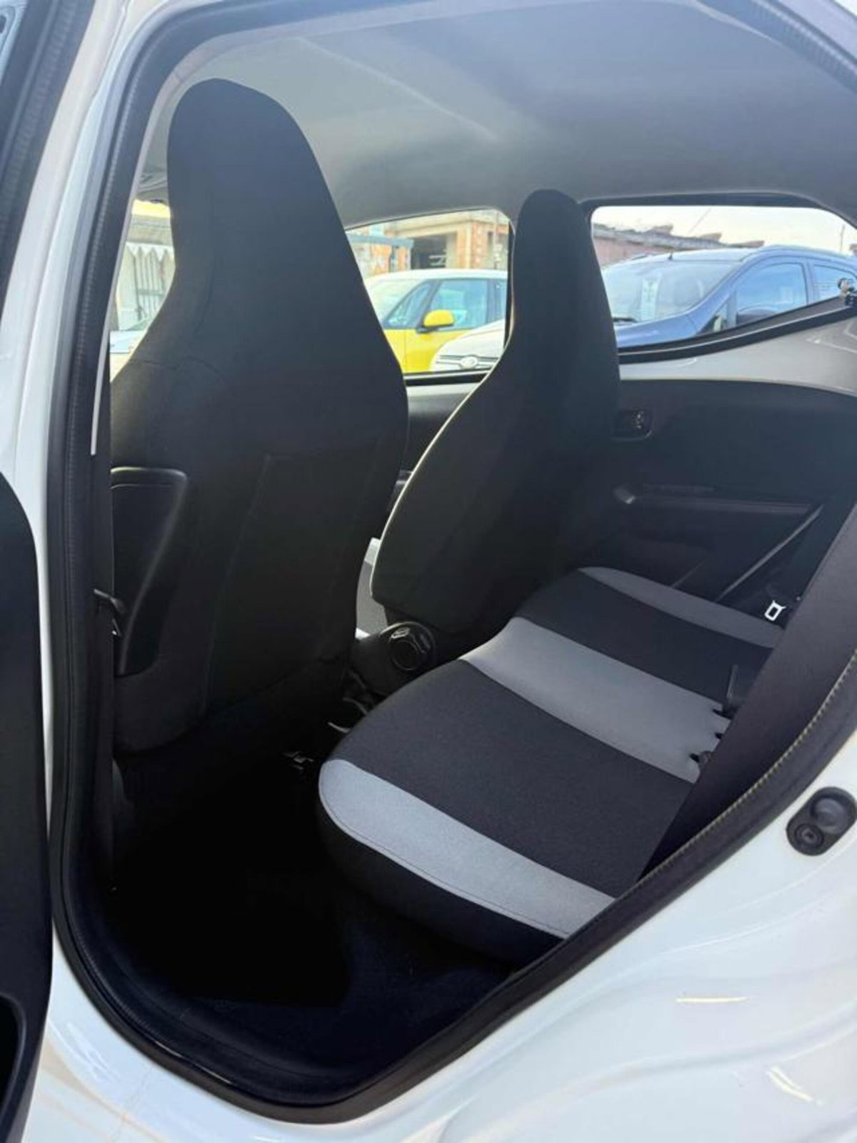 Toyota Aygo 1.0 VVT-i 69 CV 5 porte x-cool (17)