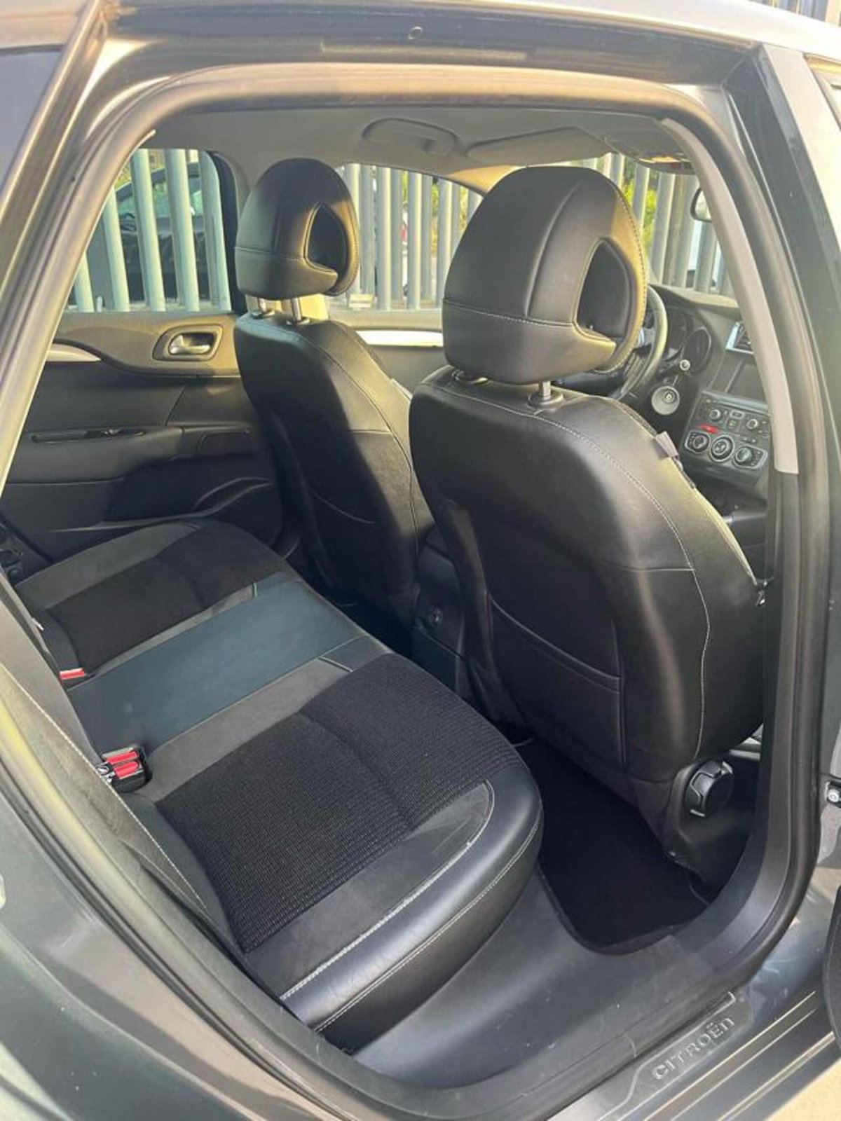 Citroen C4 1.6 HDi 110 Exclusive (7)