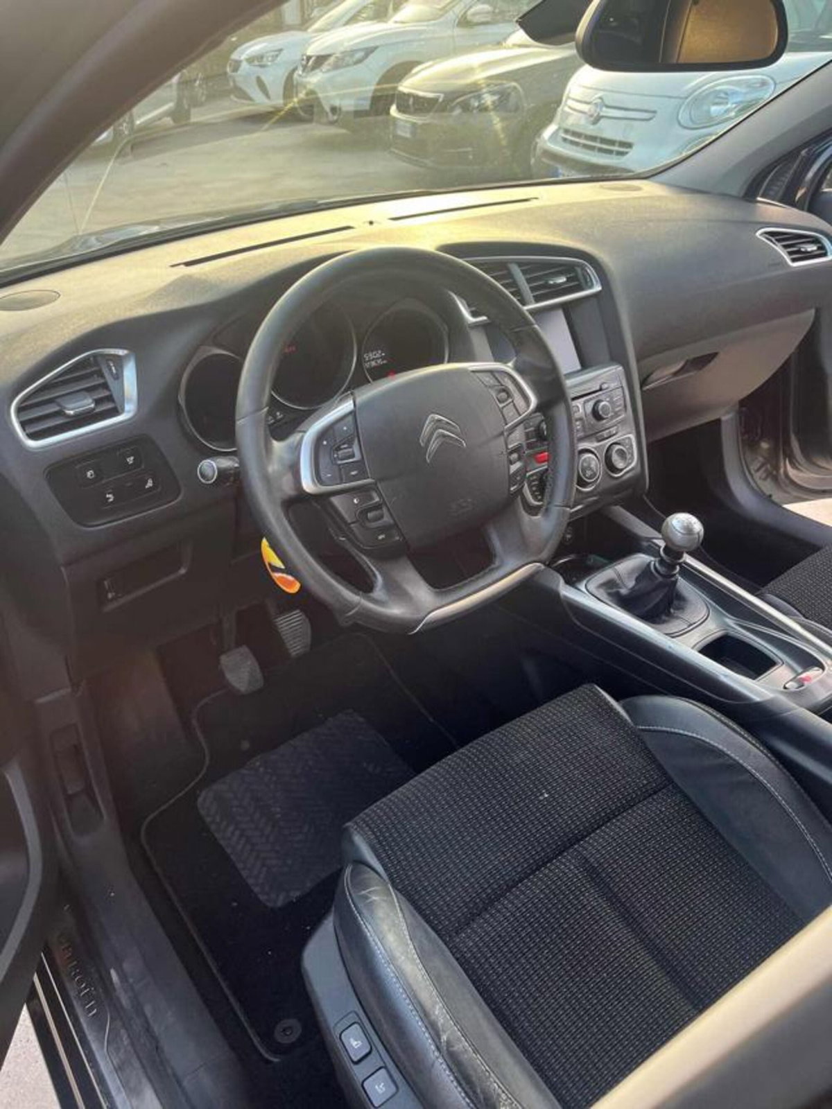 Citroen C4 1.6 HDi 110 Exclusive (8)