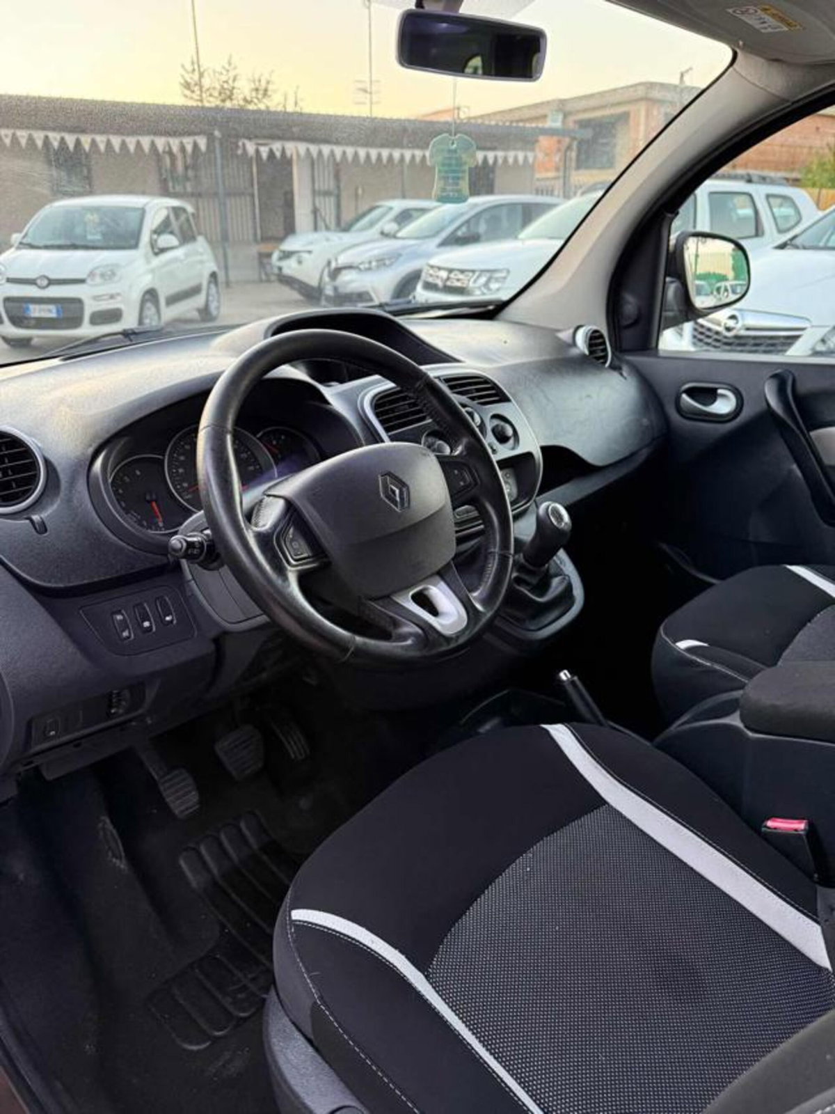 Renault Kangoo 1.5 dCi 90CV 5 porte Stop & Start Limited (11)