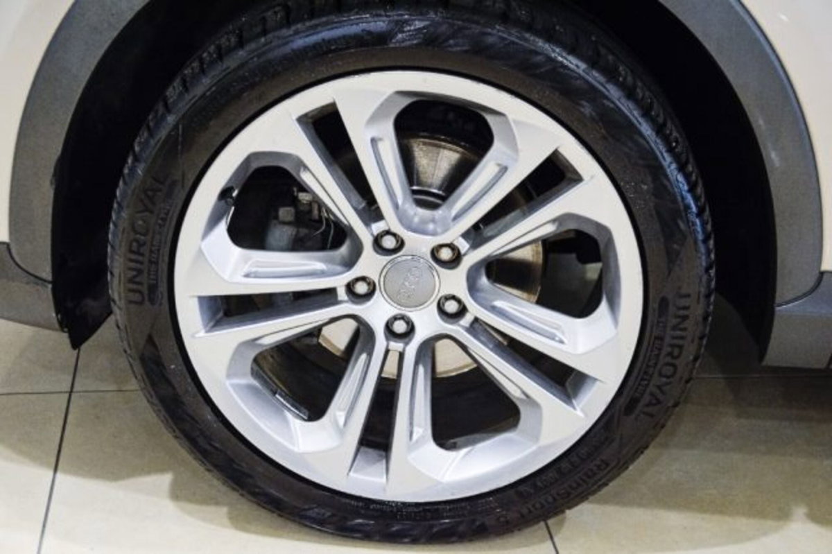 Audi Q3 2.0 TDI (8)