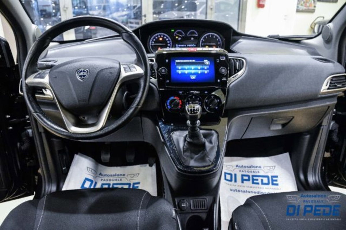 Lancia Ypsilon 1.0 FireFly 5 porte S&S Hybrid Gold Plus (18)