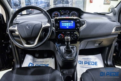 Lancia Ypsilon 1.0 FireFly 5 porte S&S Hybrid Gold Plus (18)