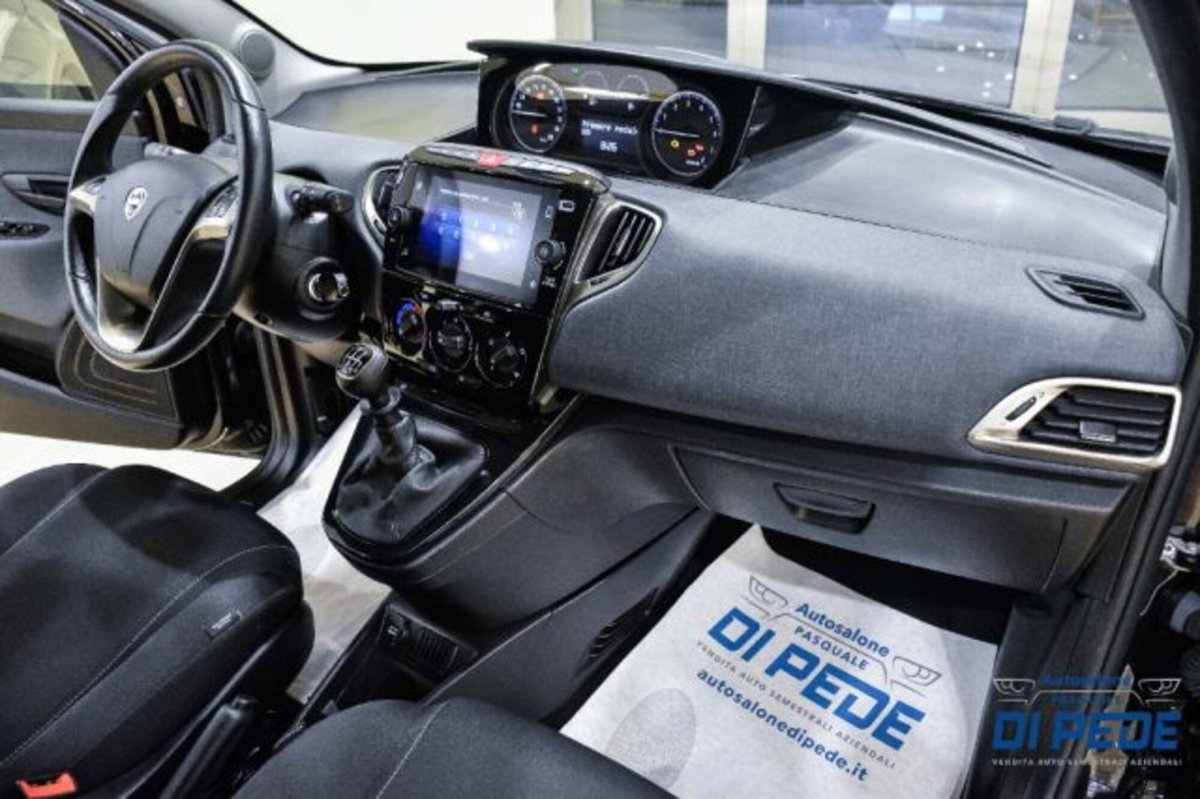 Lancia Ypsilon 1.0 FireFly 5 porte S&S Hybrid Gold Plus (19)