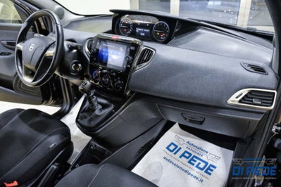 Lancia Ypsilon 1.0 FireFly 5 porte S&S Hybrid Gold Plus (19)