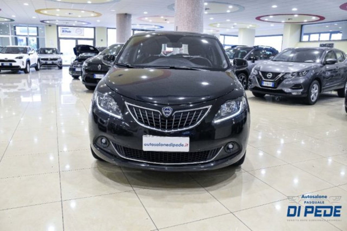 Lancia Ypsilon 1.0 FireFly 5 porte S&S Hybrid Gold Plus (2)