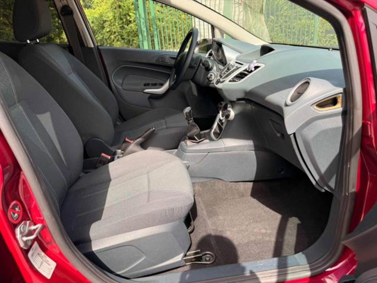 Ford Fiesta 1.6 TDCi 90CV 5 porte DPF Titanium (12)