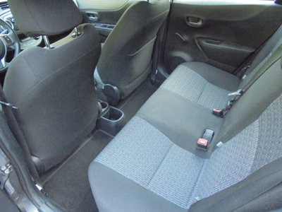 Toyota Yaris 1.0 5 porte Active (10)