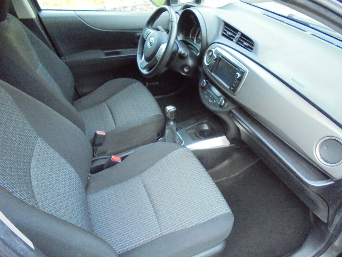 Toyota Yaris 1.0 5 porte Active (11)