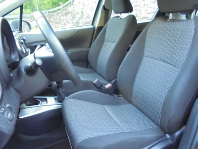 Toyota Yaris 1.0 5 porte Active (13)