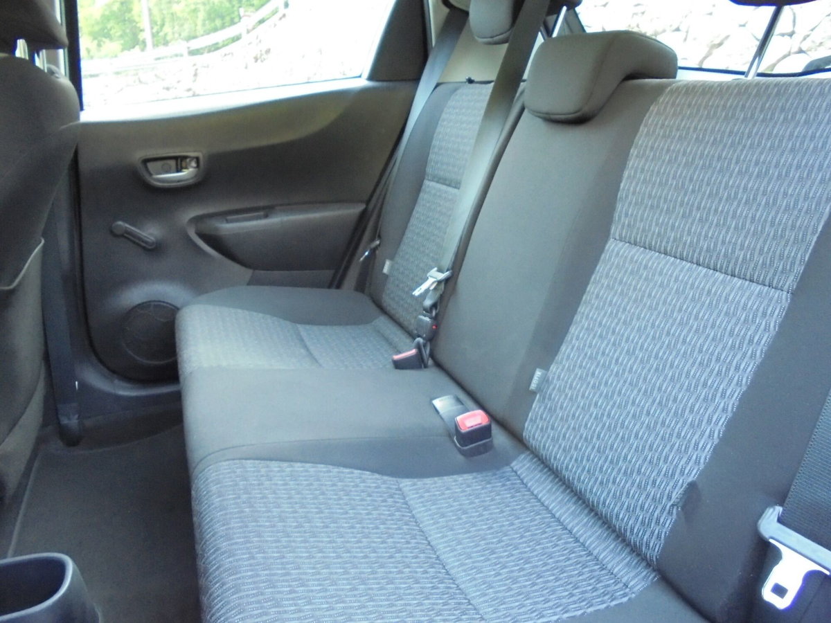 Toyota Yaris 1.0 5 porte Active (14)