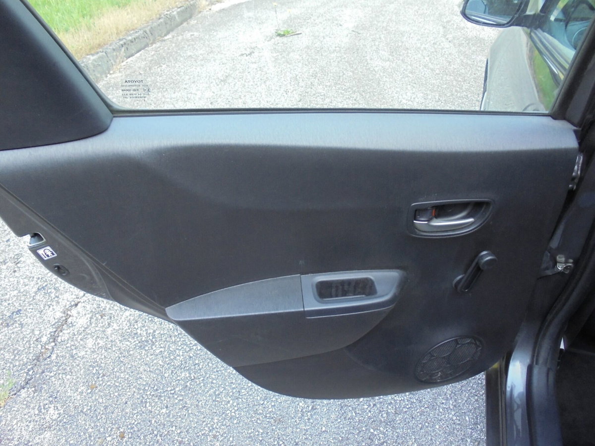 Toyota Yaris 1.0 5 porte Active (16)