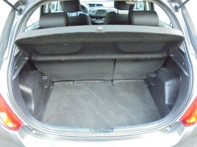 Toyota Yaris 1.0 5 porte Active (17)