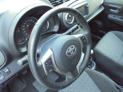 Toyota Yaris 1.0 5 porte Active (19)