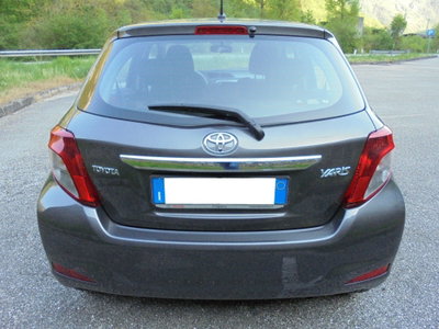 Toyota Yaris 1.0 5 porte Active (6)