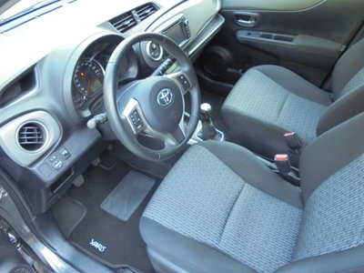 Toyota Yaris 1.0 5 porte Active (9)