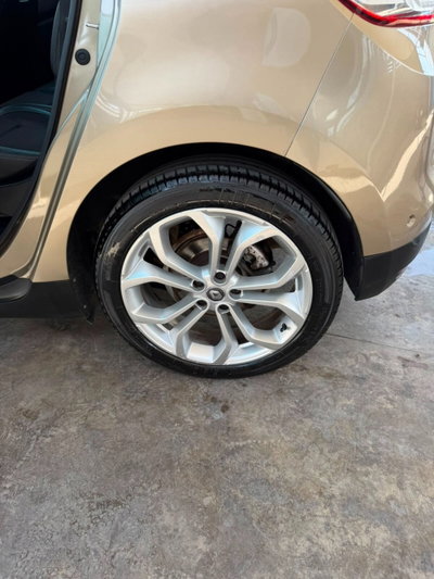 Renault Scenic E-Tech Electric XMod dCi 110 CV Start&Stop Energy Bose (10)