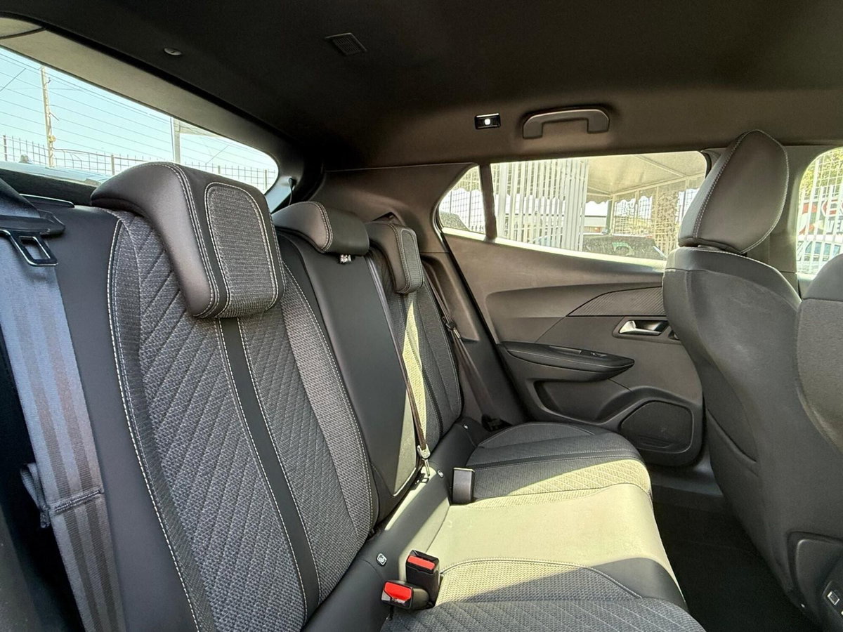 Peugeot 2008 PureTech 130 S&S EAT8 Allure Pack (16)