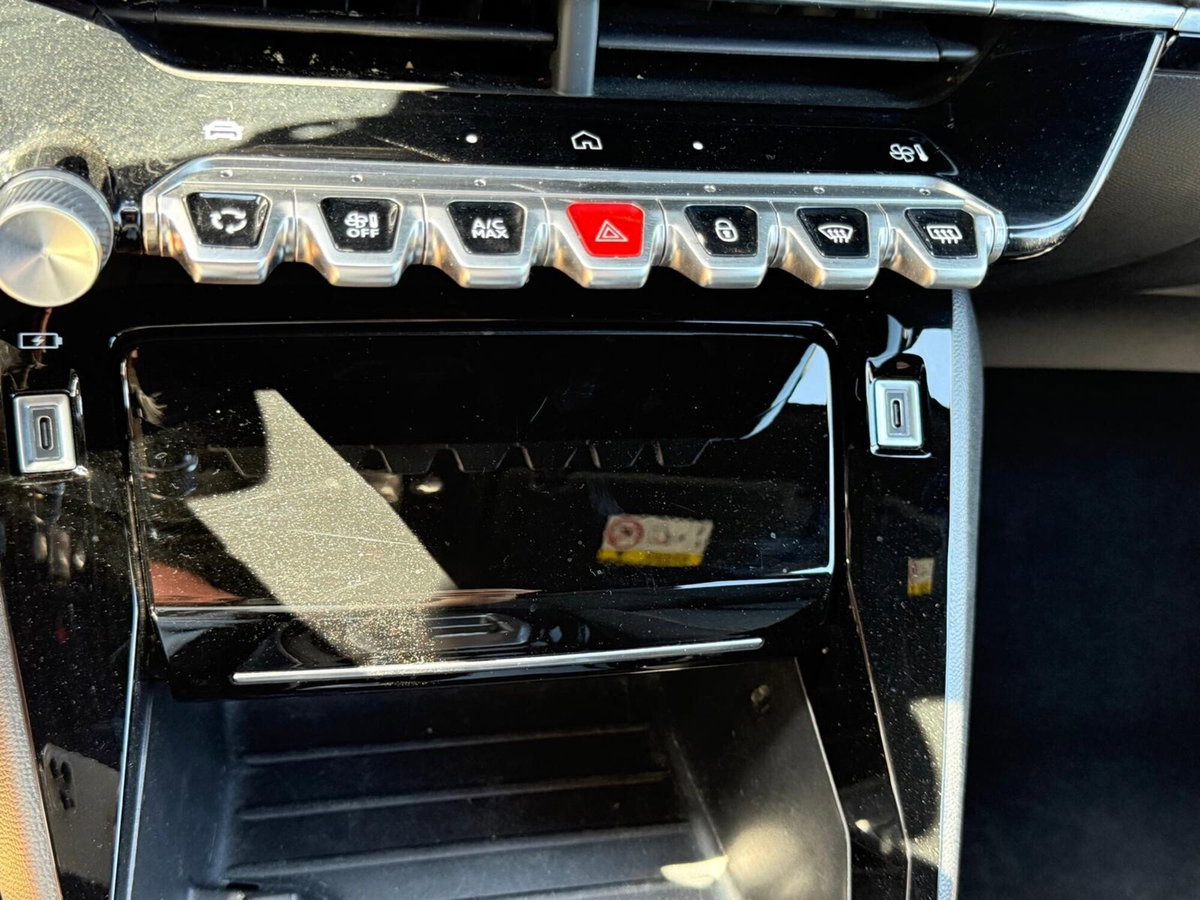 Peugeot 2008 PureTech 130 S&S EAT8 Allure Pack (17)