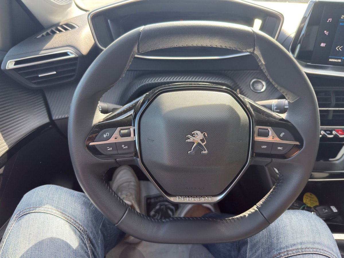 Peugeot 208 PureTech 75 Stop&Start 5 porte Allure Pack (11)