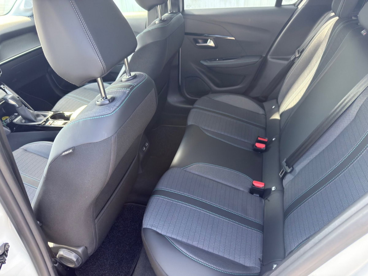 Peugeot 208 PureTech 75 Stop&Start 5 porte Allure Pack (9)