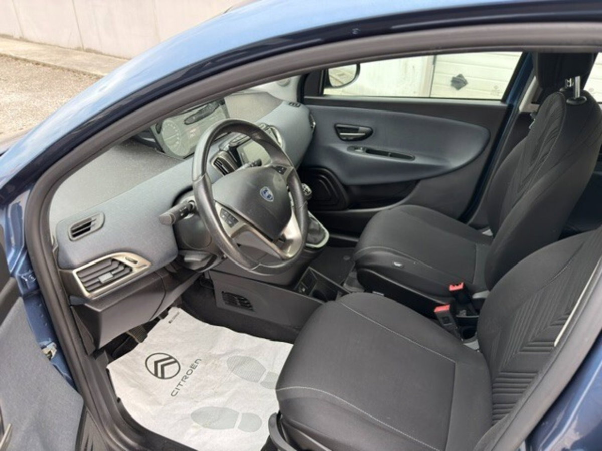 Lancia Ypsilon 1.0 FireFly 5 porte S&S Hybrid Ecochic Gold (11)