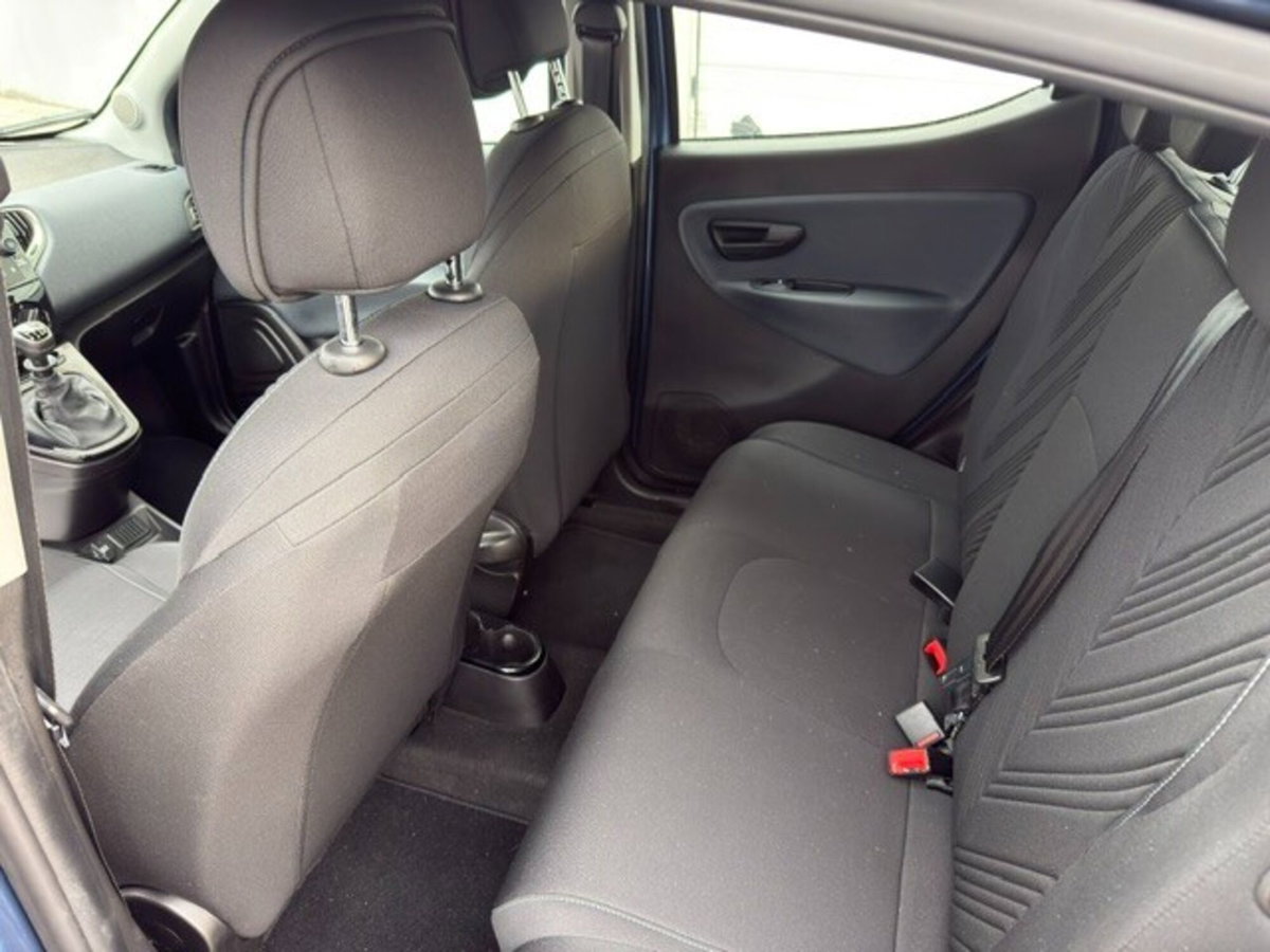 Lancia Ypsilon 1.0 FireFly 5 porte S&S Hybrid Ecochic Gold (12)