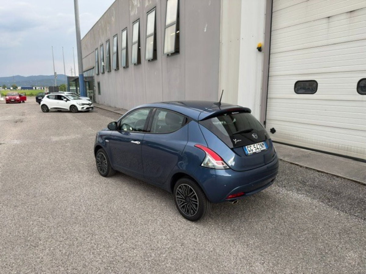 Lancia Ypsilon 1.0 FireFly 5 porte S&S Hybrid Ecochic Gold (3)