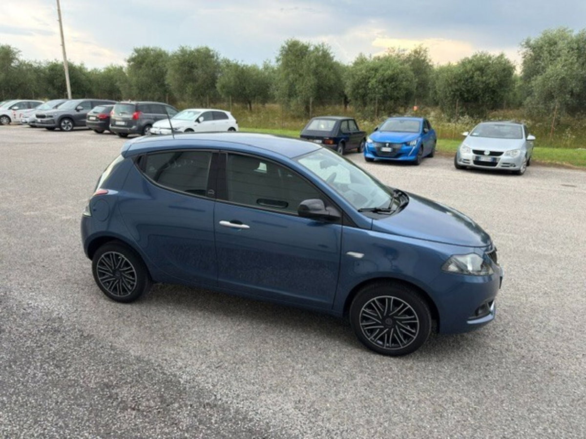 Lancia Ypsilon 1.0 FireFly 5 porte S&S Hybrid Ecochic Gold (6)