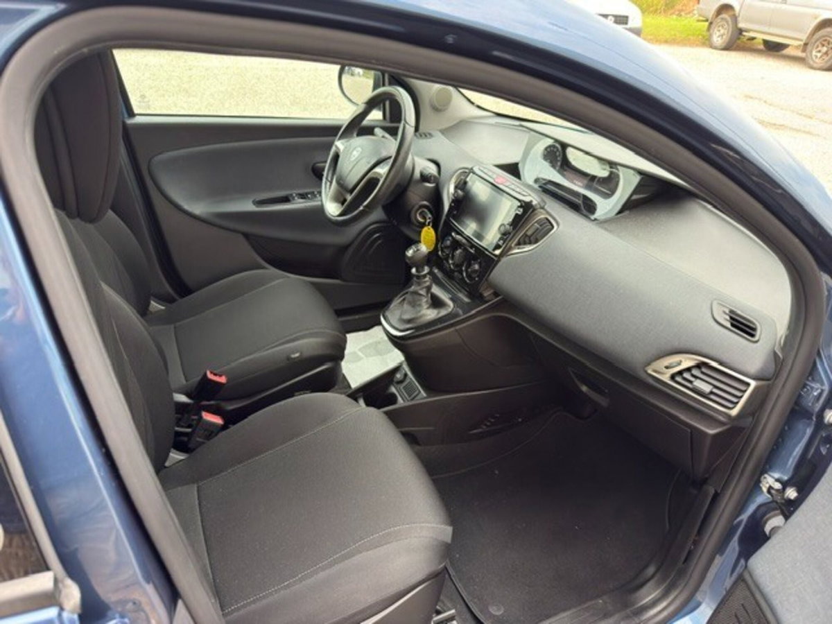 Lancia Ypsilon 1.0 FireFly 5 porte S&S Hybrid Ecochic Gold (7)