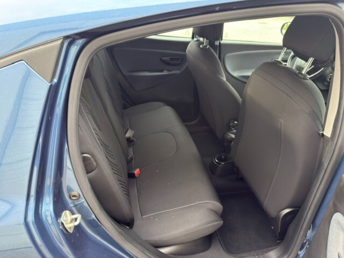 Lancia Ypsilon 1.0 FireFly 5 porte S&S Hybrid Ecochic Gold (8)