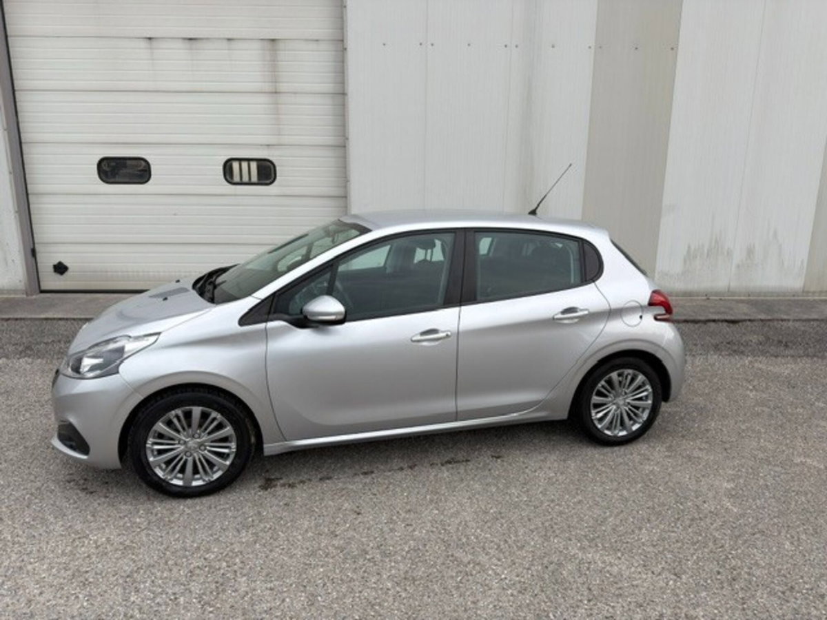 Peugeot 208 82 5 porte Active (2)