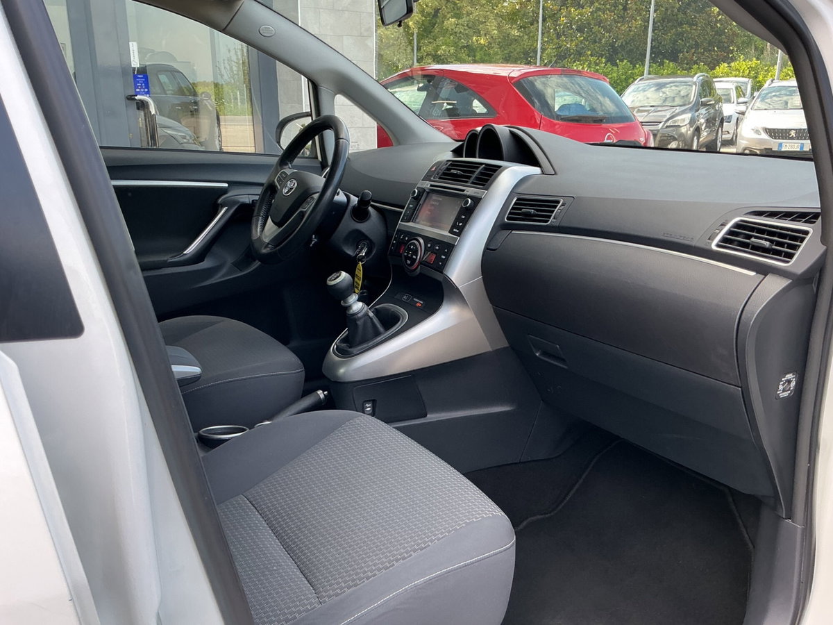 Toyota Verso 1.6 D-4D Style (17)