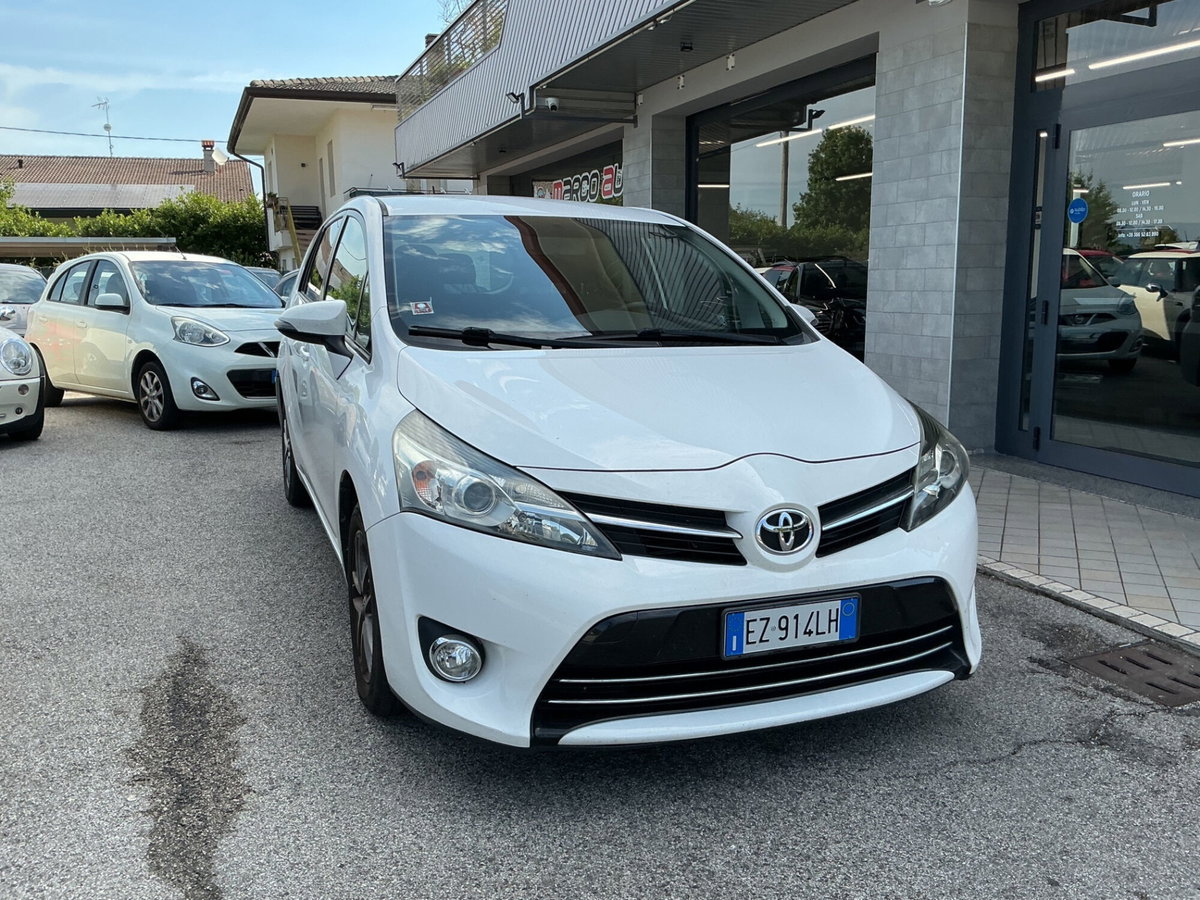 Toyota Verso 1.6 D-4D Style (2)