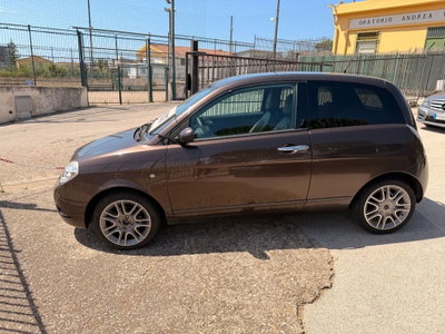 Lancia Ypsilon 1.3 MJT 75 CV Platino (2)