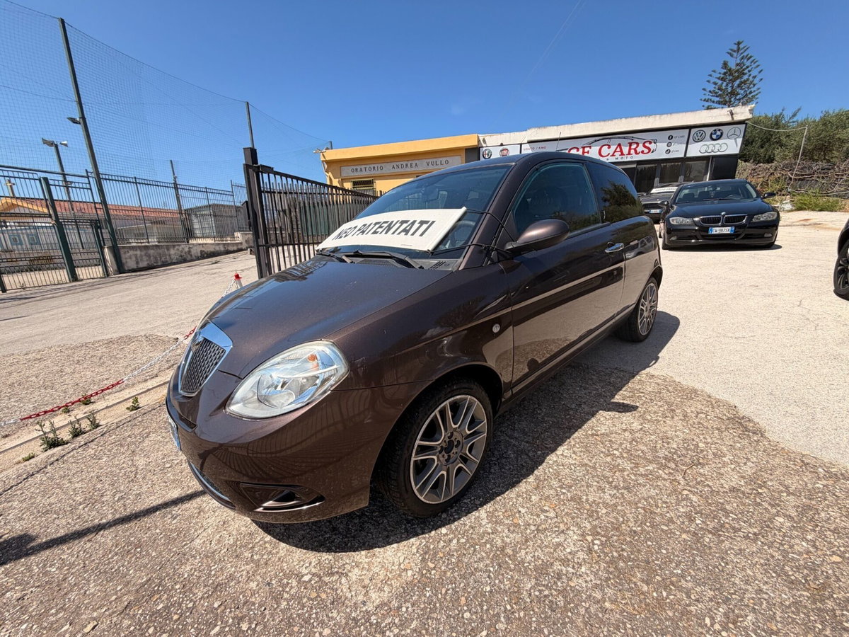 Lancia Ypsilon 1.3 MJT 75 CV Platino (3)