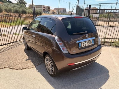 Lancia Ypsilon 1.3 MJT 75 CV Platino (4)