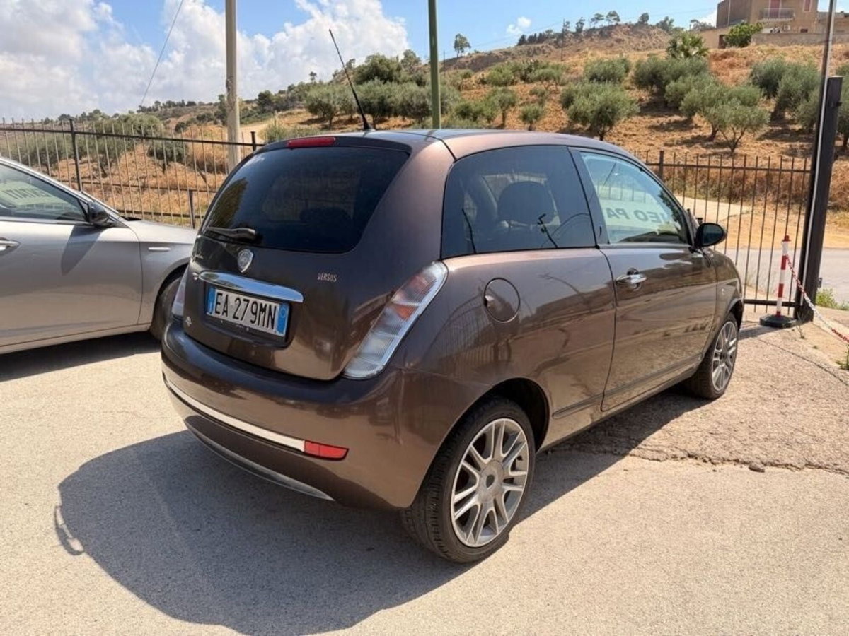 Lancia Ypsilon 1.3 MJT 75 CV Platino (9)