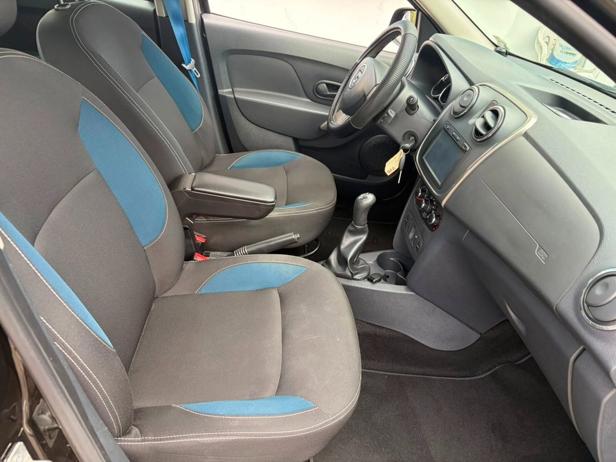 Dacia Sandero 1.2 75CV Lauréate (10)