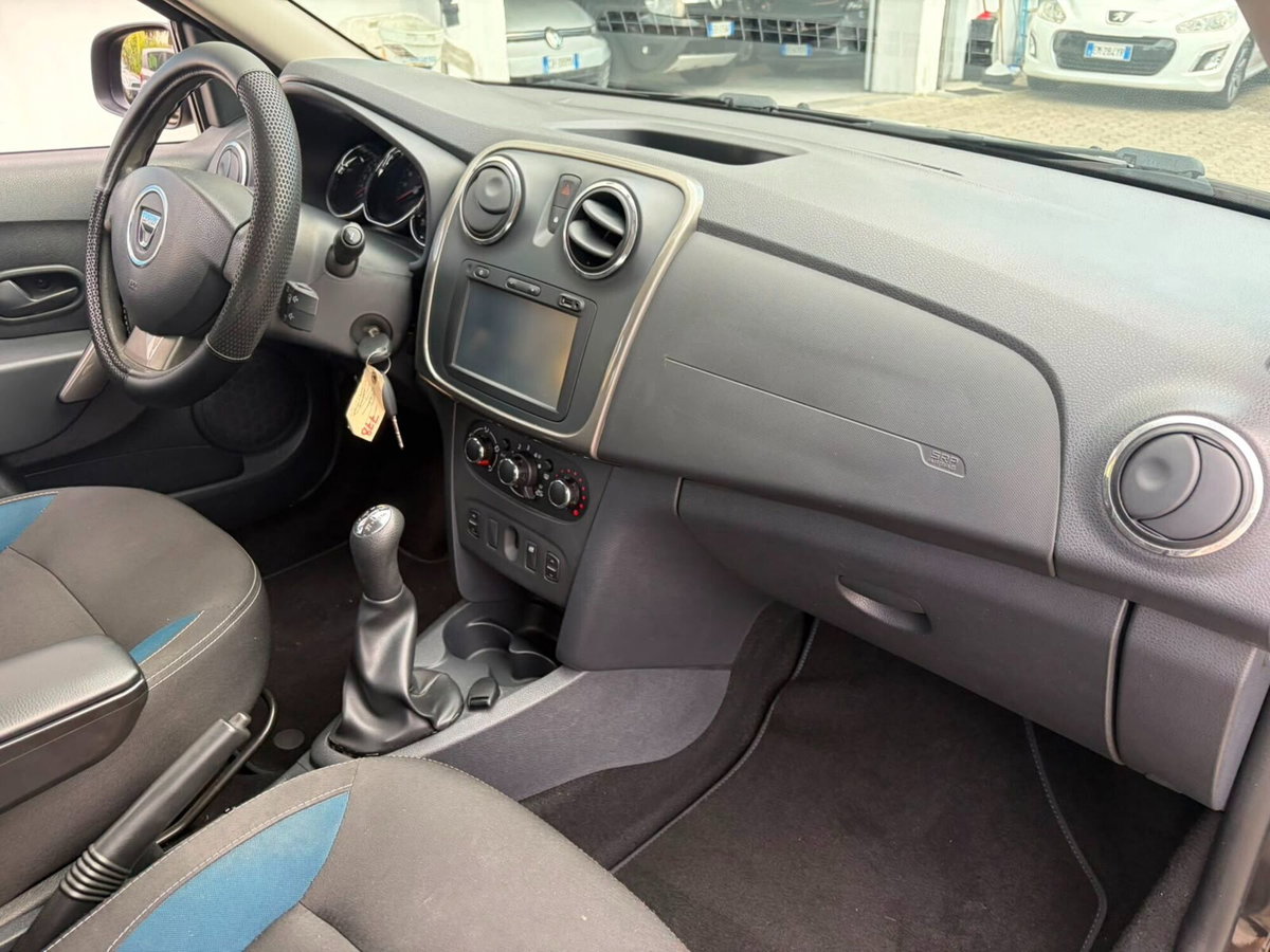 Dacia Sandero 1.2 75CV Lauréate (11)