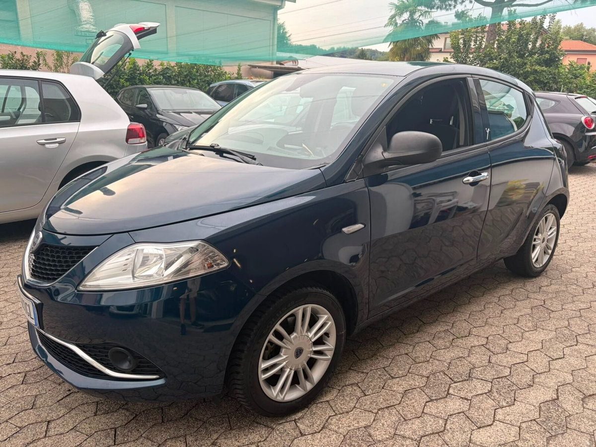 Lancia Ypsilon 1.2 69 CV 5 porte Platinum