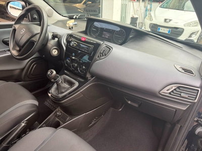Lancia Ypsilon 1.2 69 CV 5 porte Platinum (10)